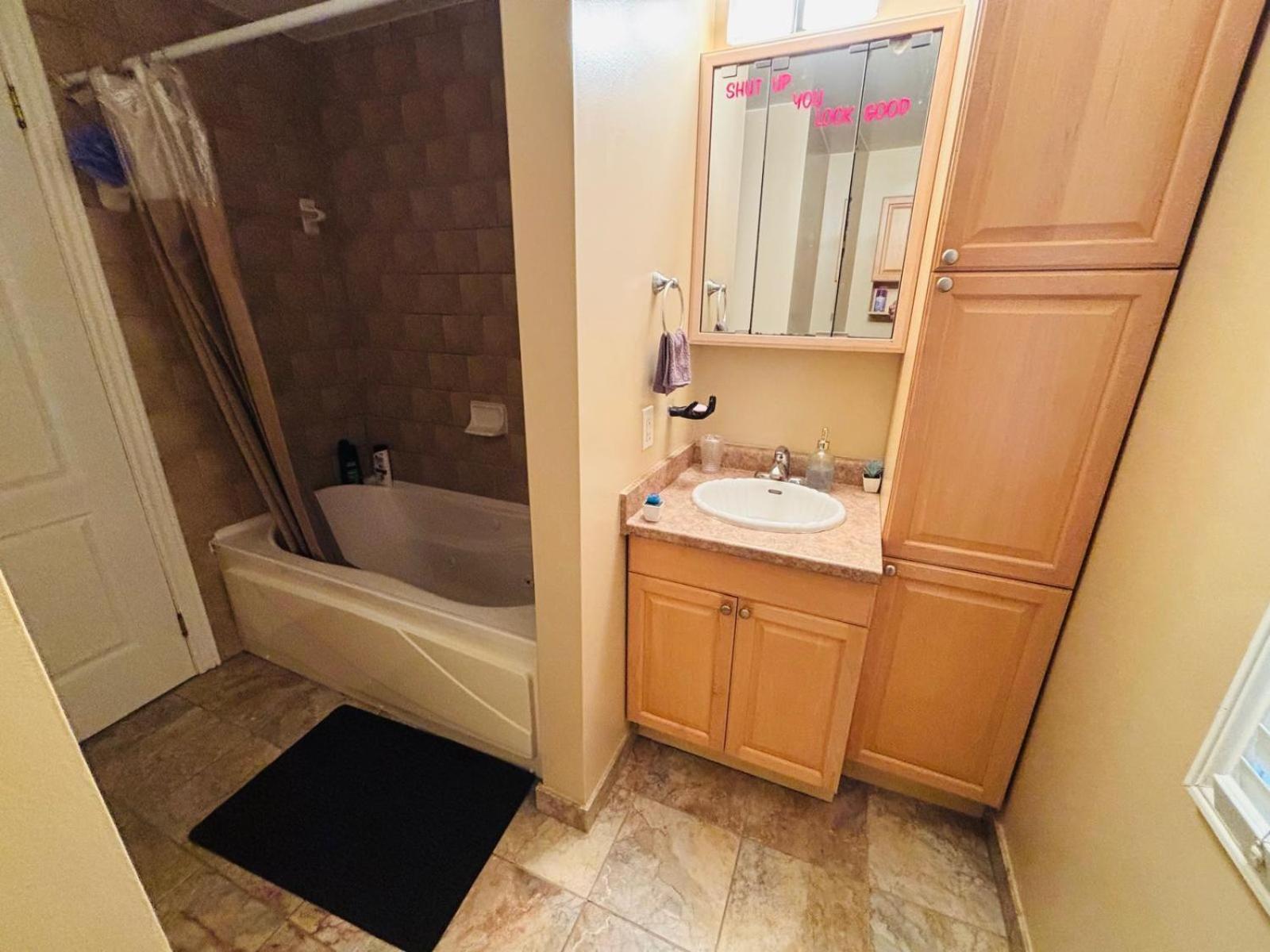 Room With Private Patio Next To Toronto Airport Mississauga Esterno foto