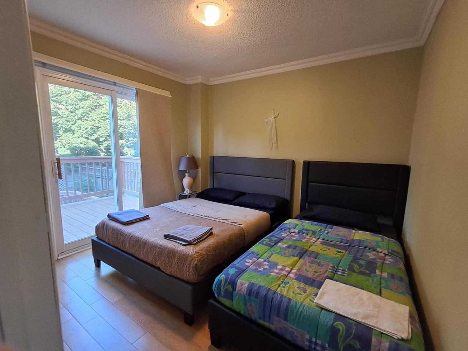 Room With Private Patio Next To Toronto Airport Mississauga Esterno foto