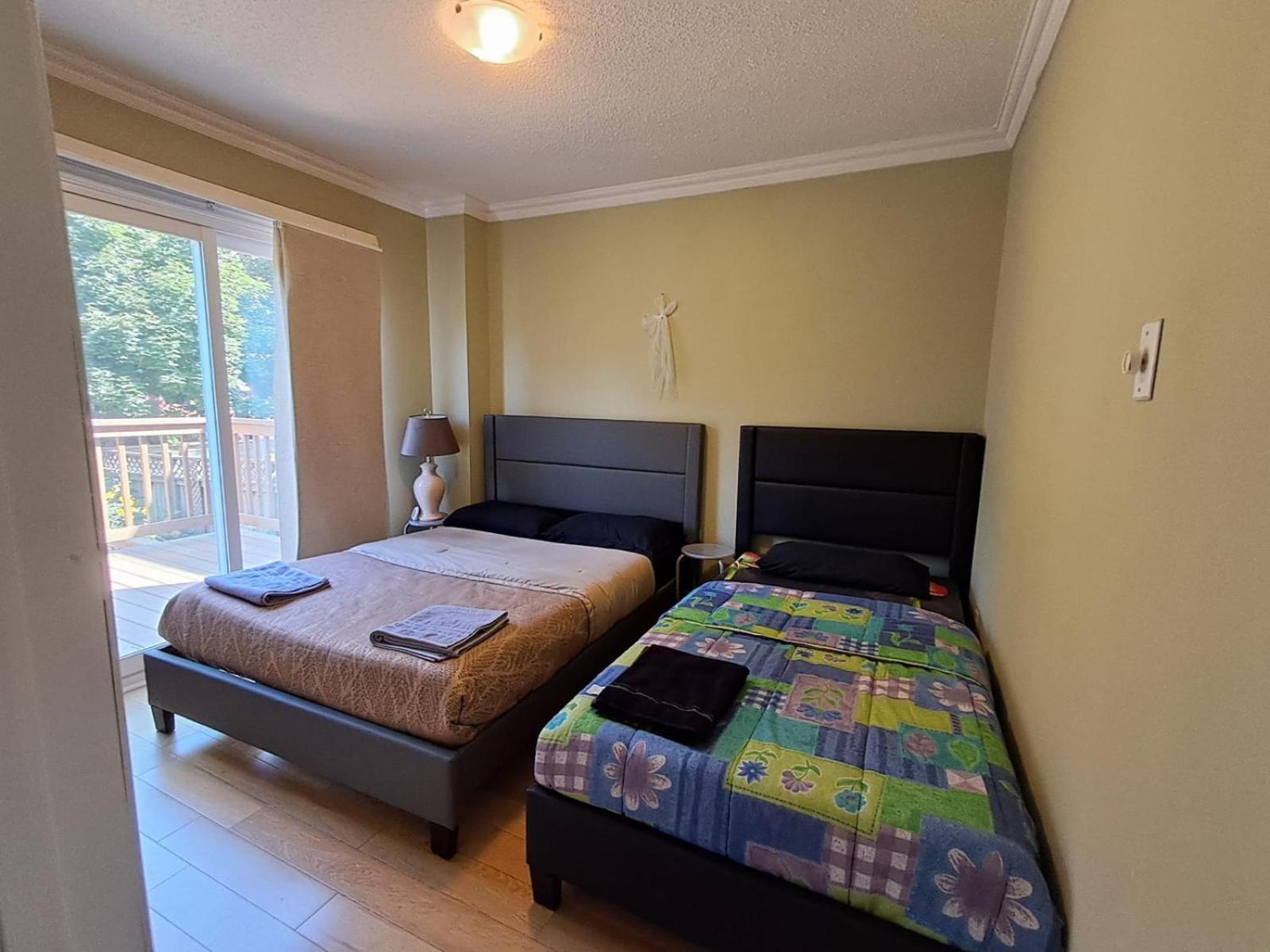 Room With Private Patio Next To Toronto Airport Mississauga Esterno foto